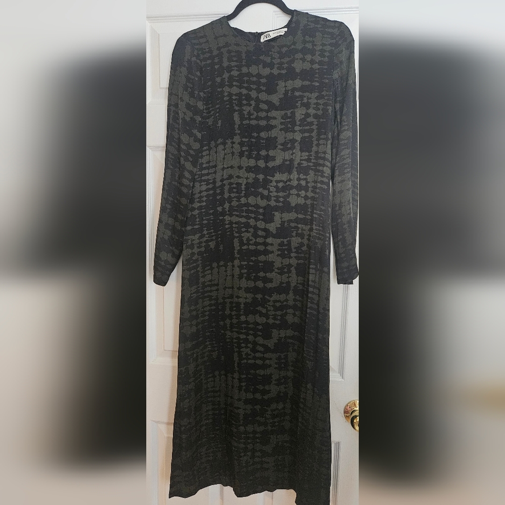 Elegant Long Sleeves Zara Patterned Dress. Size XS. Great Condition.
